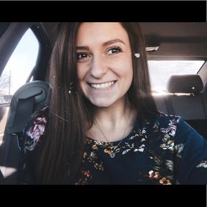 Meet your Posher, Nicole